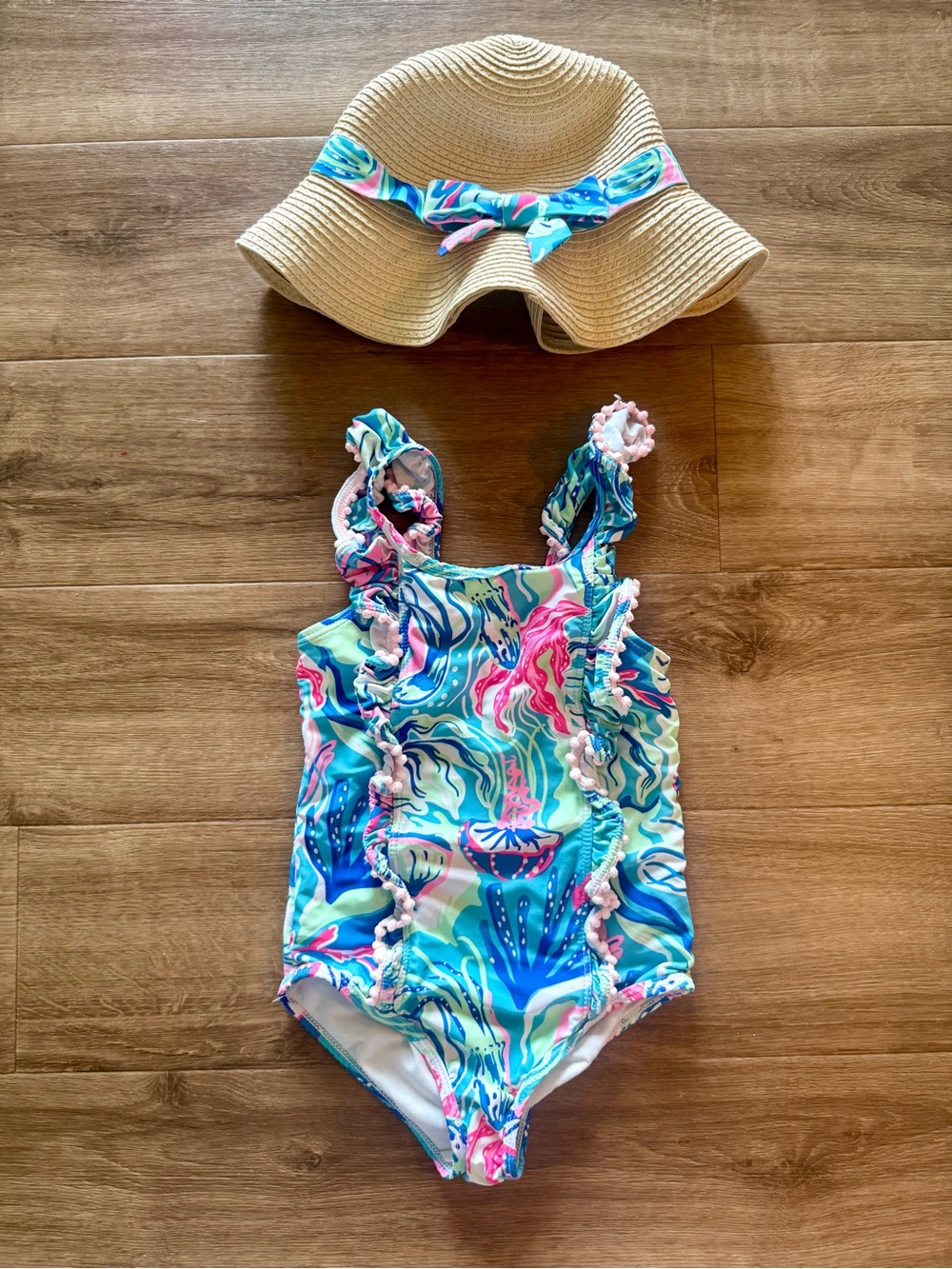 🌺 Tommy Bahama Girls Swimsuit & Sun Hat Set – Size 5T – Great Condition